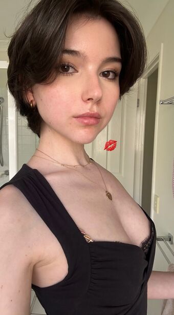 Newinsight Голе фотографије OnlyFans 16