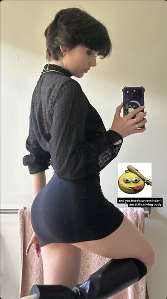 Newinsight Голе фотографије OnlyFans 20