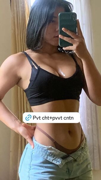 Ni Made Rusmi Голе фотографије OnlyFans 1