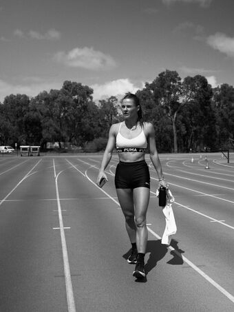 Nina Kennedy Голе фотографије OnlyFans 25