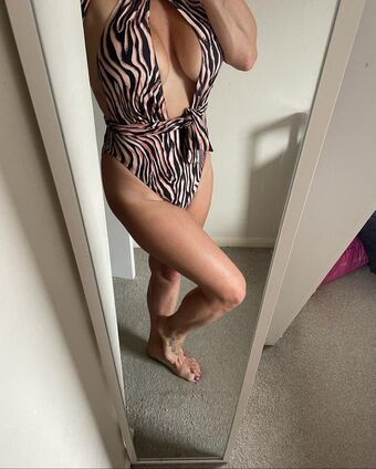 Nipsstrips Голе фотографије OnlyFans 14