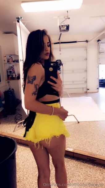 officialsofiereyez Голе фотографије OnlyFans 1