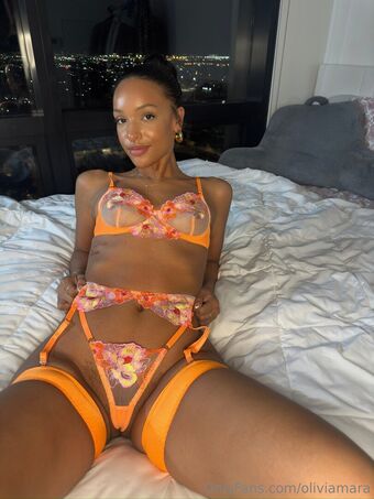 Olivia Amara Голе фотографије OnlyFans 17