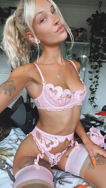 Phirose Голе фотографије OnlyFans 17