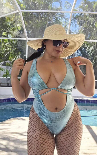 Pineapple Hoops Голе фотографије OnlyFans 4