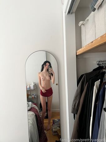prettyyangell Голе фотографије OnlyFans 32