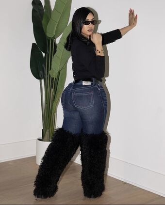 Queen Naija Голе фотографије OnlyFans 22