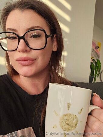 queenbigboobs
