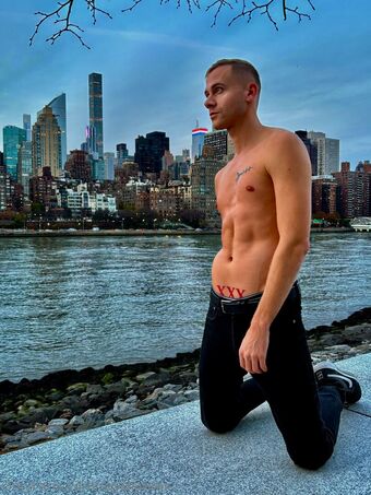 raymannix Голе фотографије OnlyFans 8