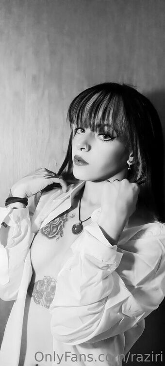 raziri Голе фотографије OnlyFans 2