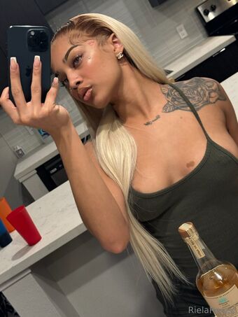 rielarenee Голе фотографије OnlyFans 19