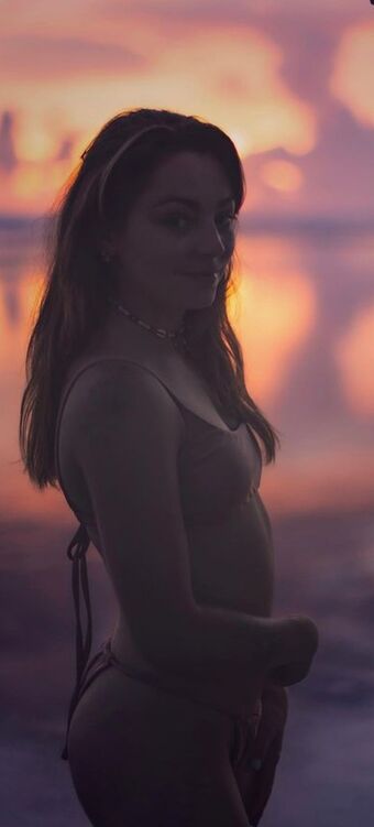 Roxane ASMR Голе фотографије OnlyFans 24