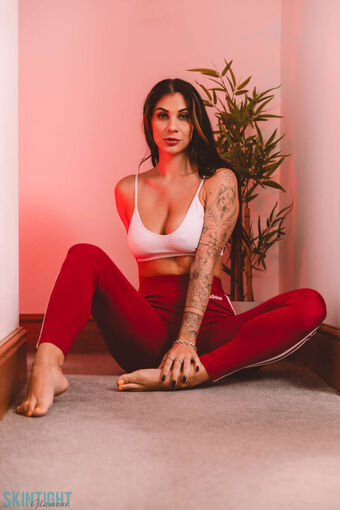 Roxy Light Голе фотографије OnlyFans 2