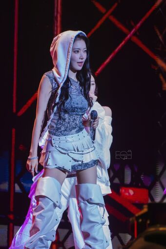 Sakura Miyawaki 宮脇 咲良