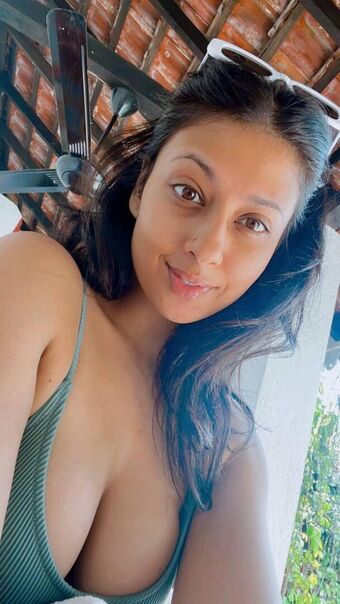 Sameea Bangera Голе фотографије OnlyFans 17