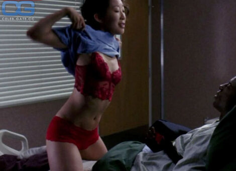 Sandra Oh Голе фотографије OnlyFans 8