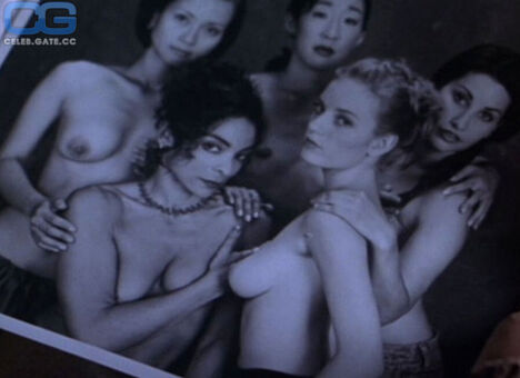 Sandra Oh Голе фотографије OnlyFans 10