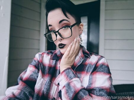 sarasmokes Голе фотографије OnlyFans 7