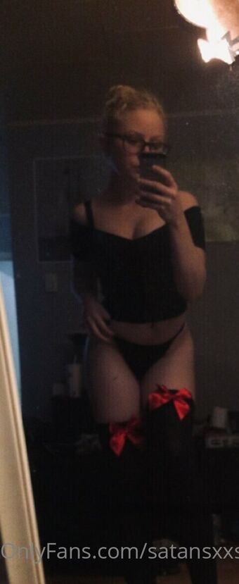 satansxxspawn Голе фотографије OnlyFans 8