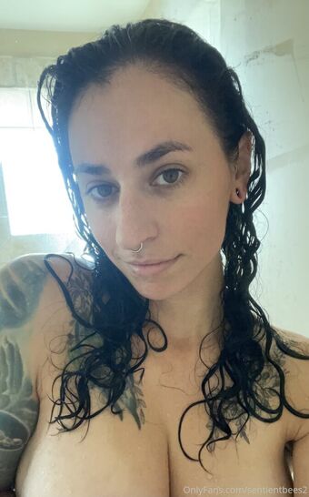 sentientbees2 Голе фотографије OnlyFans 9