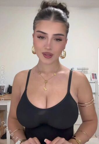 Shathi Голе фотографије OnlyFans 13