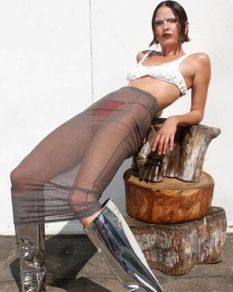 Shelley Hennig Голе фотографије OnlyFans 54