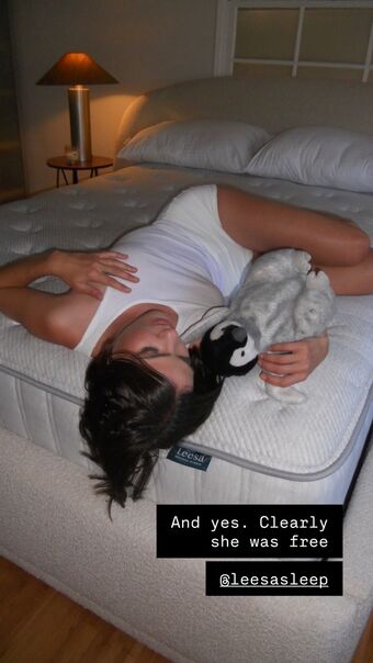 Shelley Hennig Голе фотографије OnlyFans 58