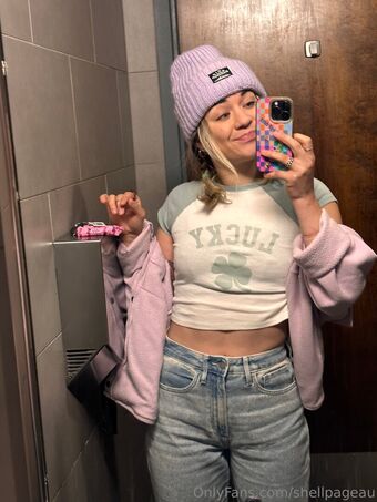 shellpageau Голе фотографије OnlyFans 20