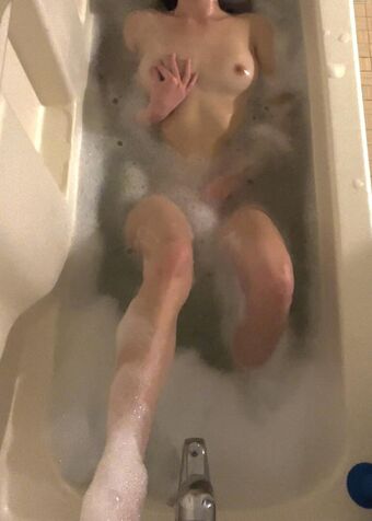 SheLovesUsingToys Голе фотографије OnlyFans 35