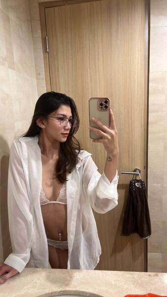 Shinta Khyuliang Голе фотографије OnlyFans 23