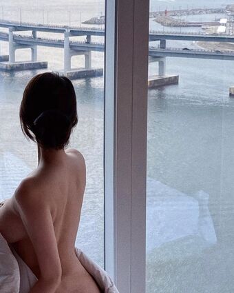 Si.Young Голе фотографије OnlyFans 2