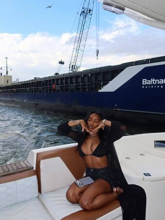 Simone Biles Голе фотографије OnlyFans 177
