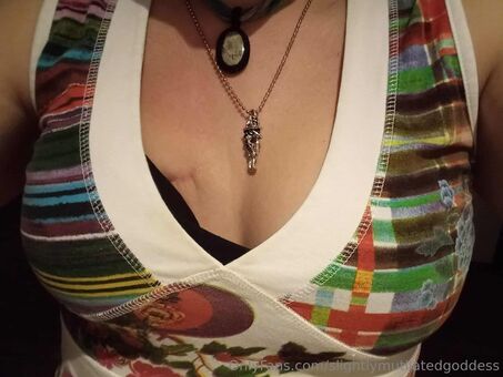 slightlymutilatedgoddess Голе фотографије OnlyFans 11