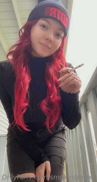 smokingredxx Голе фотографије OnlyFans 34