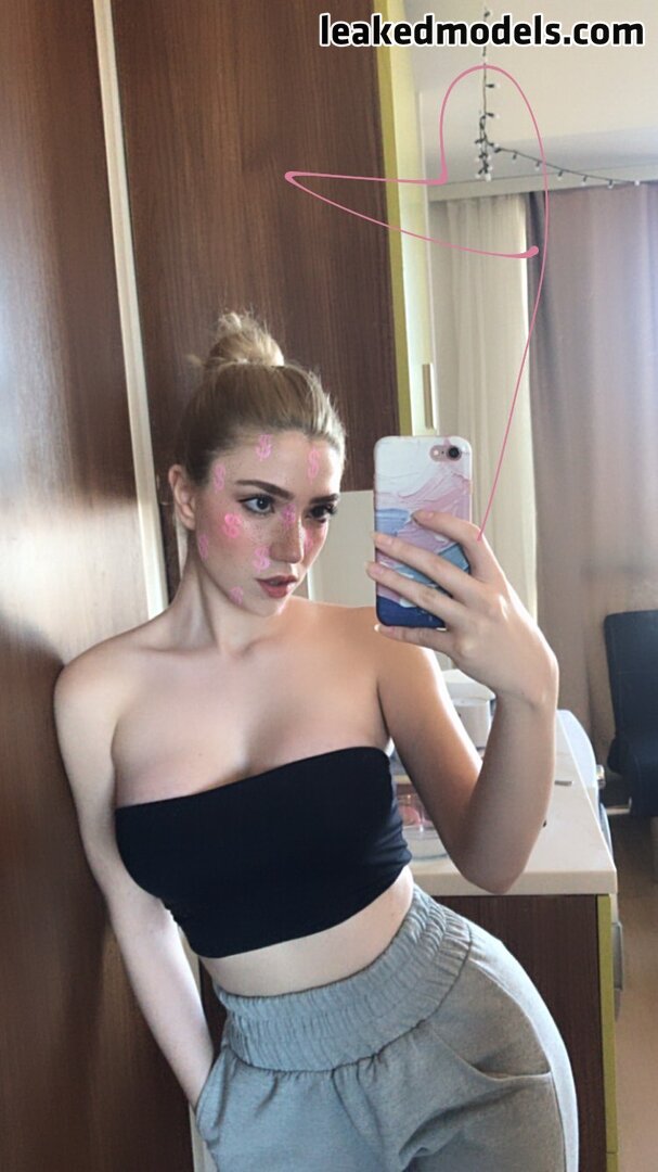 Kardelen Öztaş Snowfuckerr Snowmaiid Голе фотографије OnlyFans  