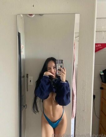 Sofia Cola Голе фотографије OnlyFans 3