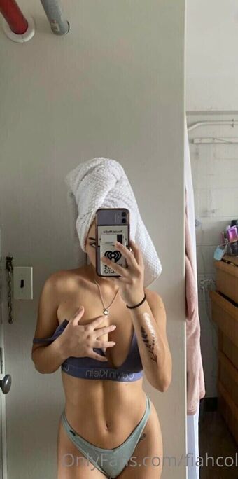 Sofia Cola Голе фотографије OnlyFans 8