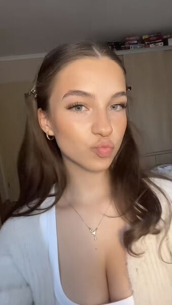 Sofia Pop Голе фотографије OnlyFans 6