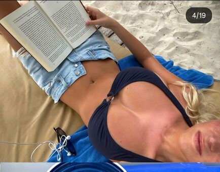 Sofie Houman Голе фотографије OnlyFans 9