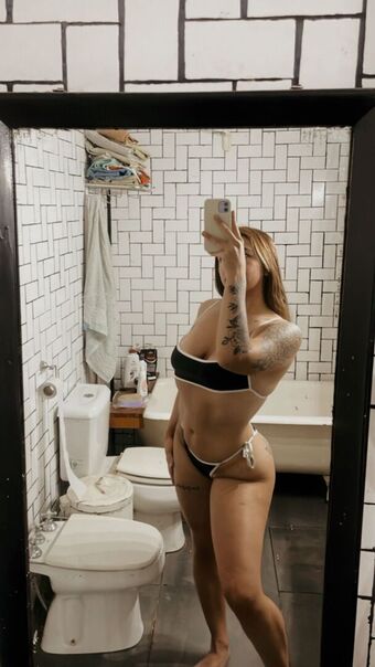 Sol Triberti Голе фотографије OnlyFans 8
