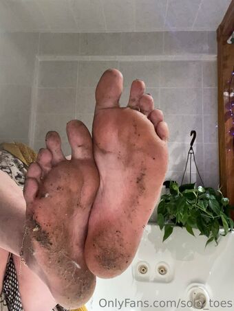 solo_toes