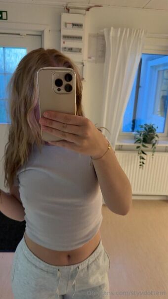styvdottern Голе фотографије OnlyFans 2