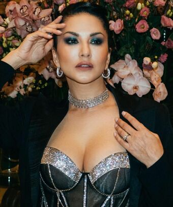 Sunnyleone Голе фотографије OnlyFans 17