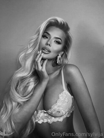 Sylvijaa Голе фотографије OnlyFans 23