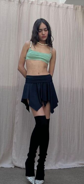 Thalia Besson Голе фотографије OnlyFans 15