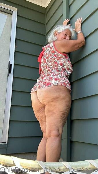 thebumbumbaroness Голе фотографије OnlyFans 29