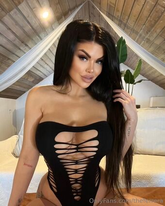 Theferrera Голе фотографије OnlyFans 53