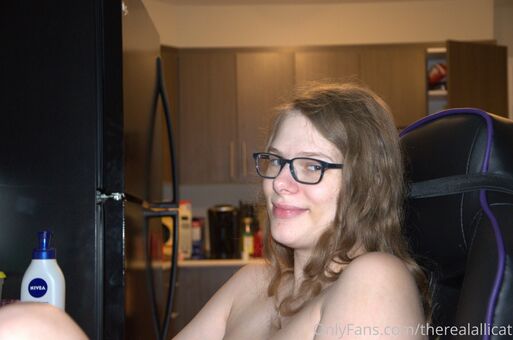therealallicat Голе фотографије OnlyFans 14
