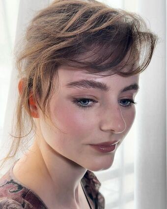 Thomasin McKenzie Голе фотографије OnlyFans 157