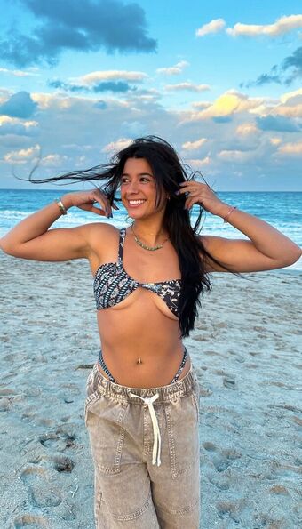 throwsumchlo Голе фотографије OnlyFans 1